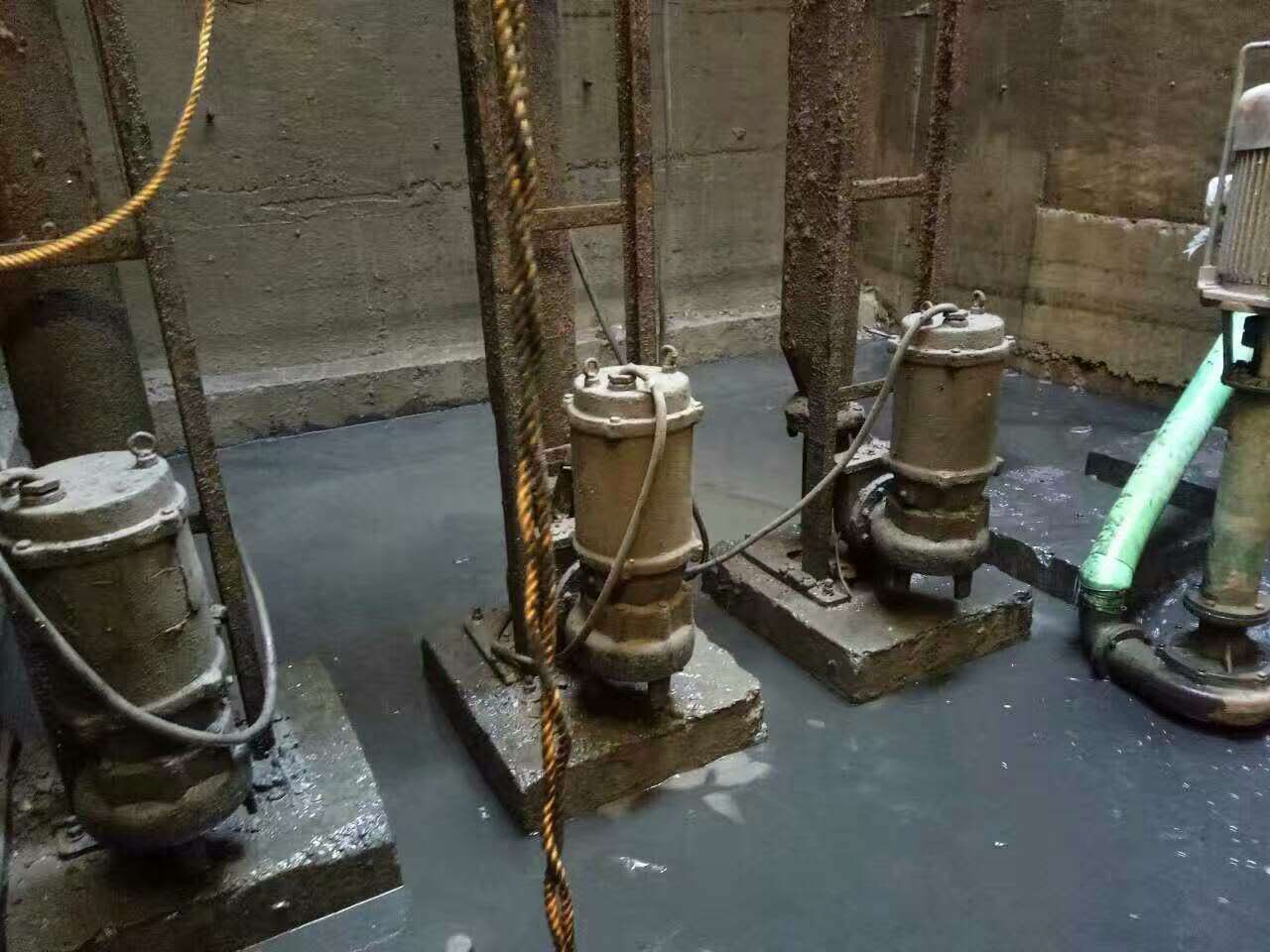 梓潼污水池清理